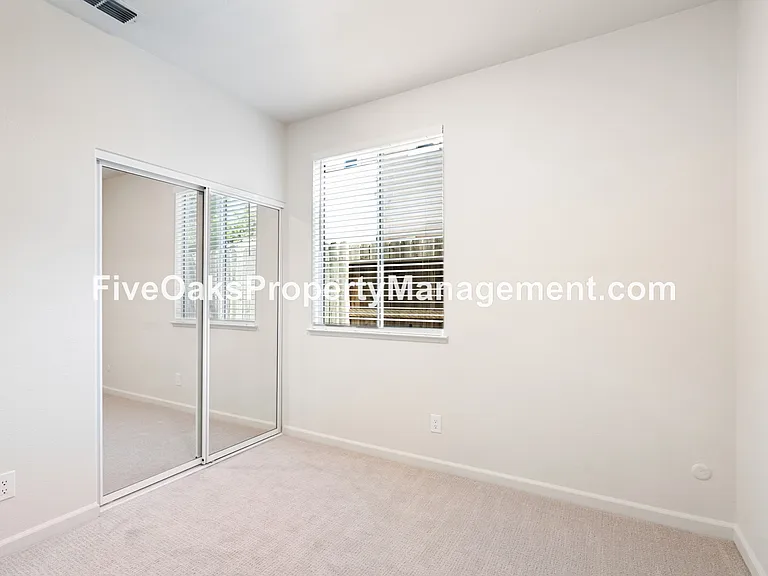 885 Rathbone Cir — Photo 13