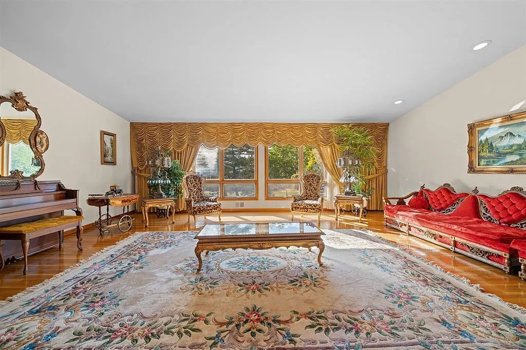 4 bed, 2.5 bath, 2000 sqft, $4,500 — Photo 1
