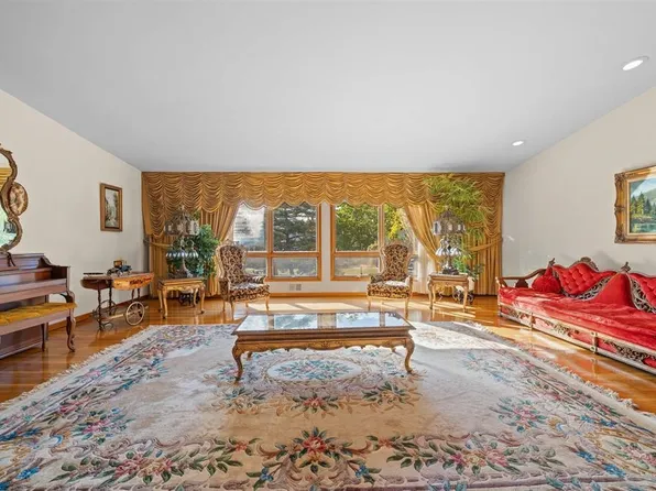 287 Avenue E Floor 1, Bayonne, NJ 07002