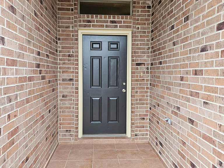 2108 Treasure Oaks Dr — Photo 9
