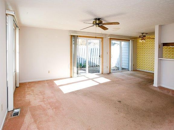 4th image of 3827 Lamarque Ct #15-D