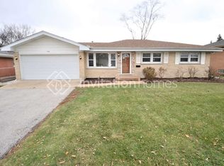 439 W Lake Park Dr, Addison, IL 60101