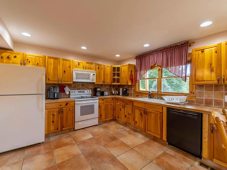 361 Deer Crossing Rd — Photo 16