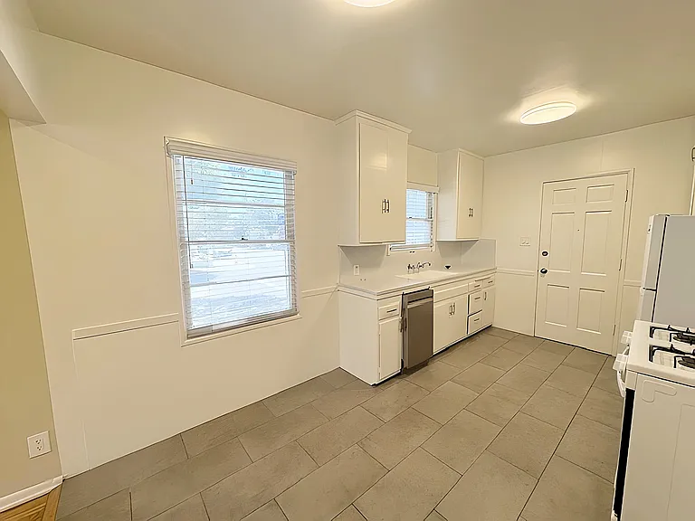 2301 Oak St #A — Photo 3