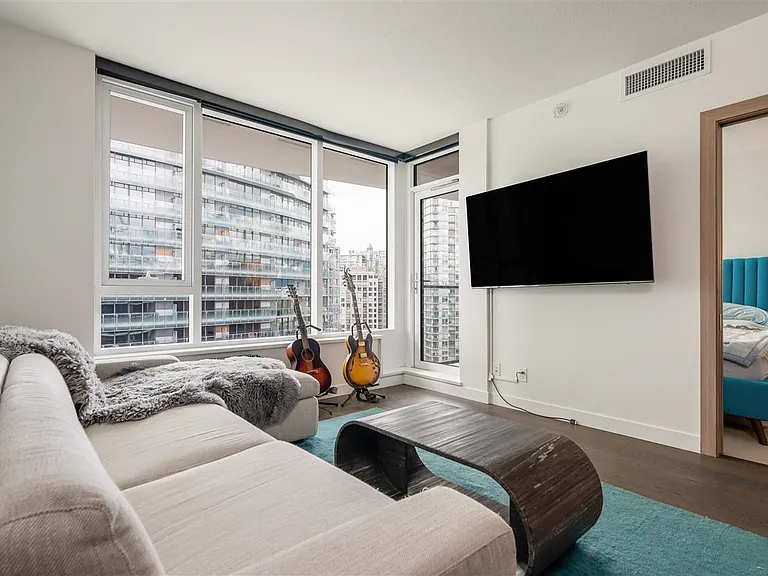 68 Smithe St #1917 — Photo 2
