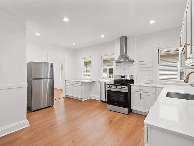 152 Maplewood Ave #2B — Photo 2