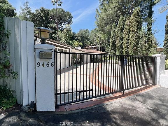 2nd image of 9466 Hidden Valley Pl