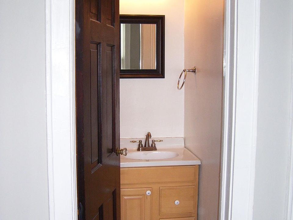 1st image of 610 E North St APT 1