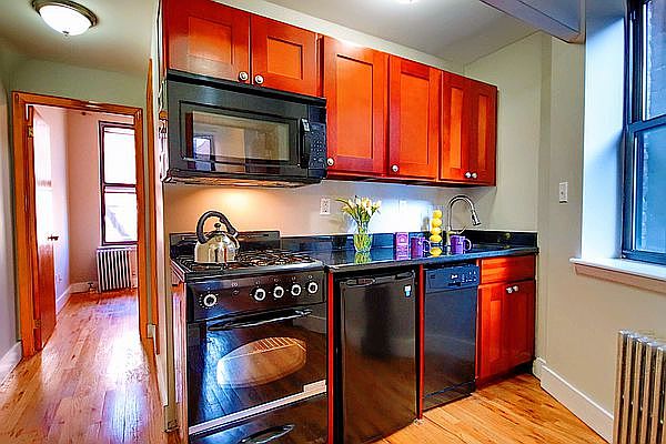 1st image of 110 E 7th St APT 18
