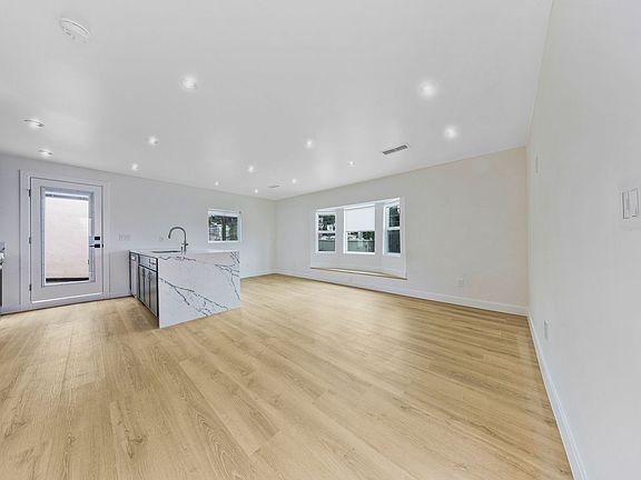3rd image of 1303 Sanborn Ave #4007