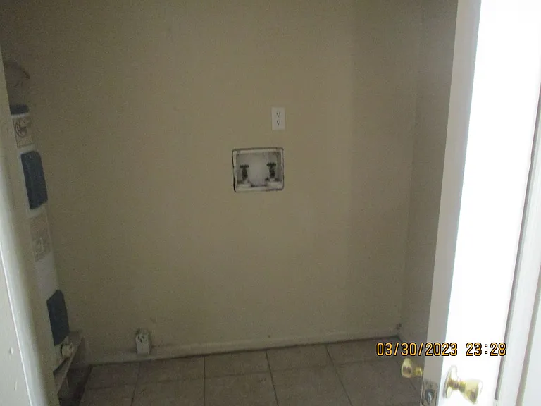 1127 University St #B — Photo 6