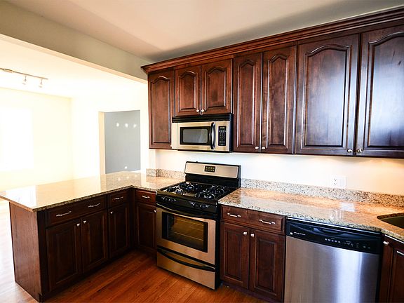3rd image of 3422 W Leland Ave #3W