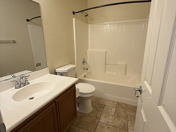 3rd image of 5912 Pinegrove Pl
