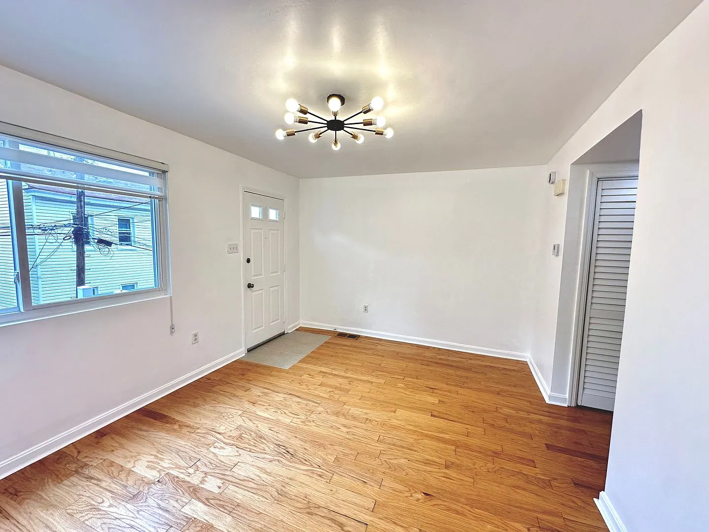 Modern 2 Bed/2 Bath in South Side Slopes - Off-Street Parking, First Floor Laundry - Available Now! — Photo 4