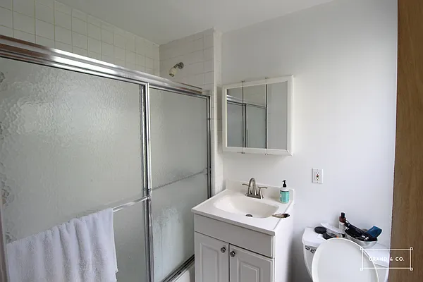 Rented by Grand & Co. | media 34