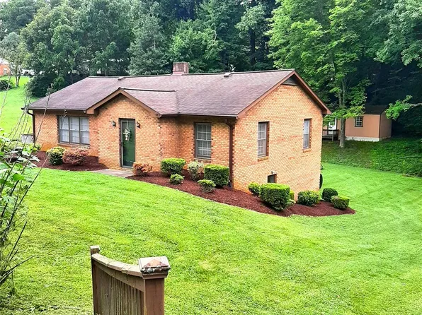 1736 Starcross Rd, Lenoir, NC 28645