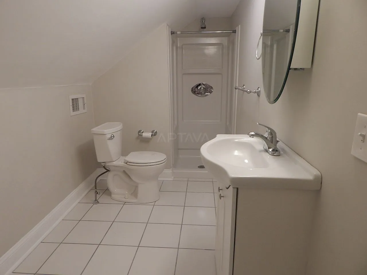 Spring Hill / Union Square area, 5 bedroom, 2 bathroom apartment — Photo 3