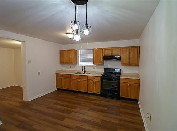 4th image of 8800 Dinkins St