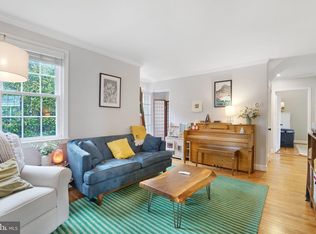 1901 Scroggins Rd, Alexandria, VA 22302