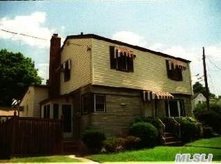 382 Herricks Rd, Mineola, NY 11501