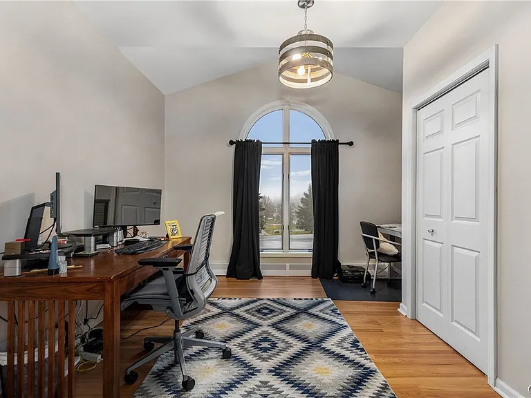 4892 Macgregor Ln — Photo 13