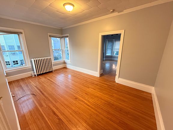 5th image of 183 Whipple St #1NORTH