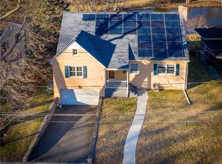 80 Tesiny Cir, Bridgeport, CT 06606