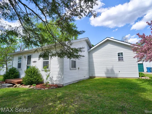 415 Harden St, Holly, MI 48442