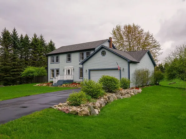 2700 Glen Valley Dr, Leonard, MI 48367