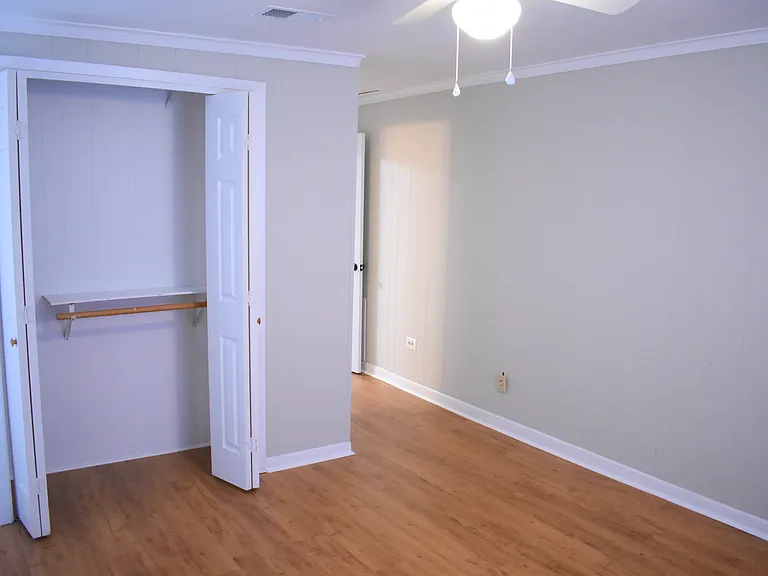 221 N Sanders St — Photo 8