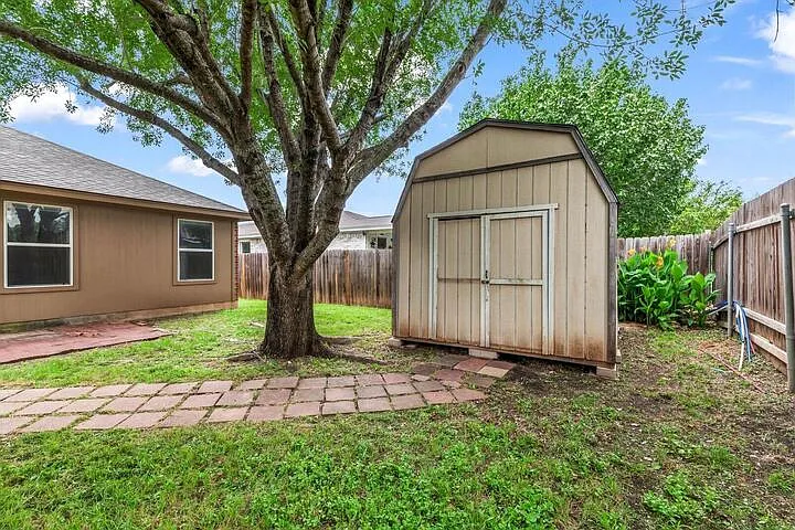 609 Golden Gate Dr — Photo 19