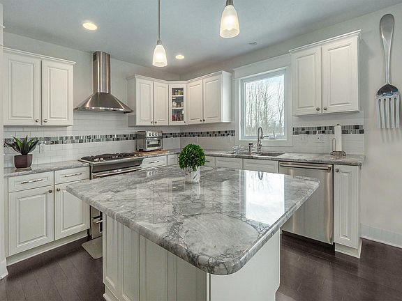 3rd image of 3675 Hickoryrow Ct