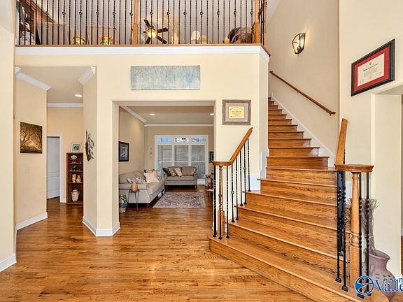 4th image of 107 Woodley Rd