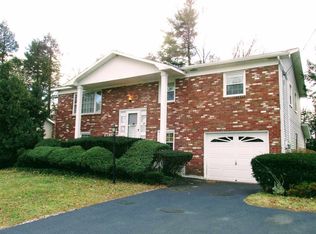 89 Fairlawn Dr, Latham, NY 12110