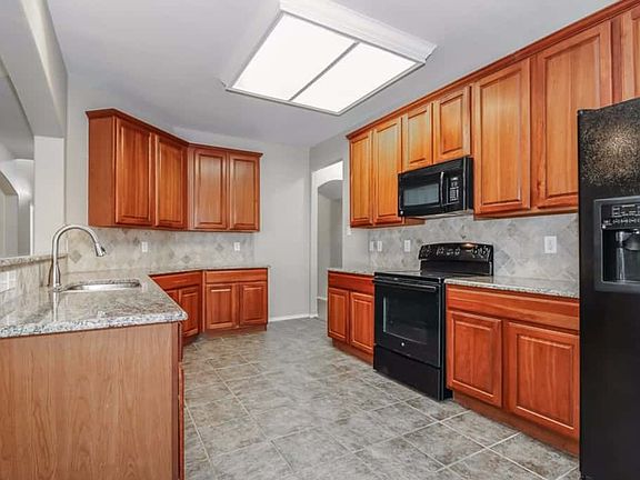 5th image of 4019 Alamo Dr
