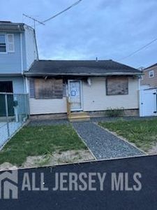 39 Mercer St, Carteret, NJ, 07008