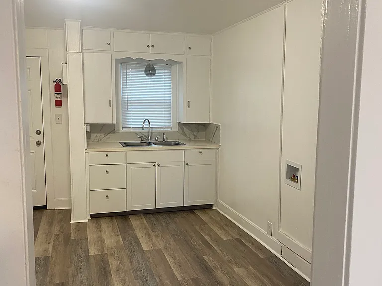 1617 W Avenue M — Photo 12