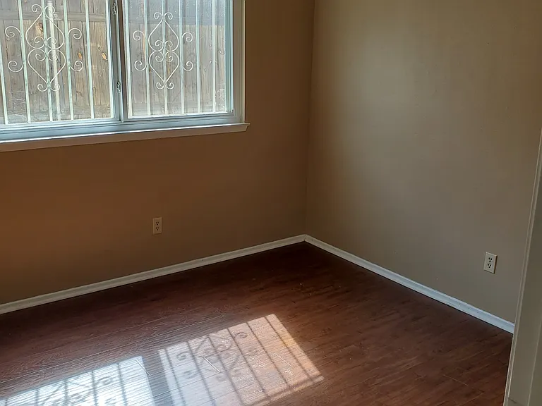390 W Blaine St — Photo 7