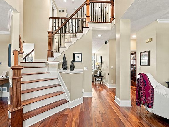2nd image of 372 Ashmoore Cir E