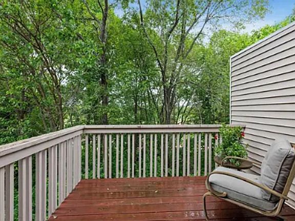 5th image of 10195 Arrowwood Dr