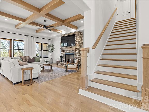 4th image of 7056 Ridgeview Ln