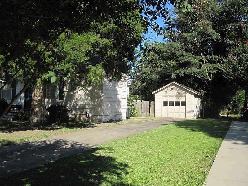 2nd image of 502 Taylor Dr