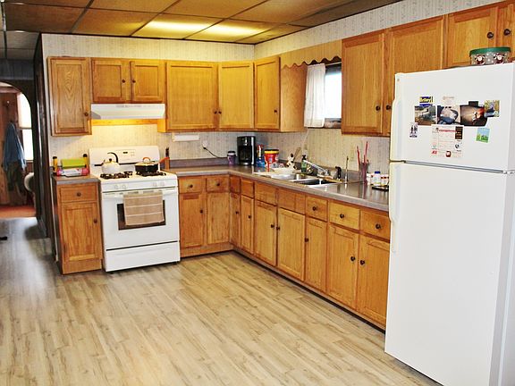 3rd image of 165 E Church St