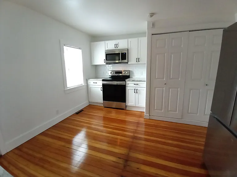 408 Pleasant St #A — Photo 4