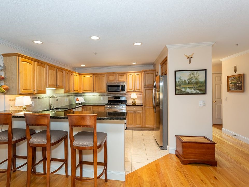 1st image of 136 Pinehurst Dr