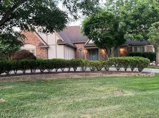 29888 Harrow Dr, Farmington Hills, MI