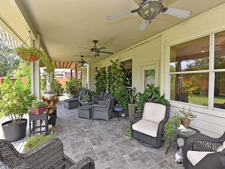 22121 Atwater Canyon Ln — Photo 25