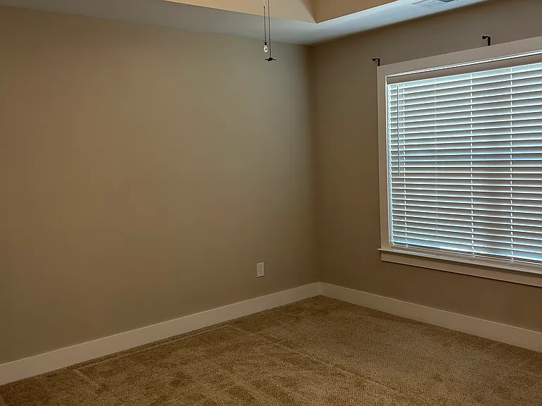 110 Sanders Dr — Photo 11