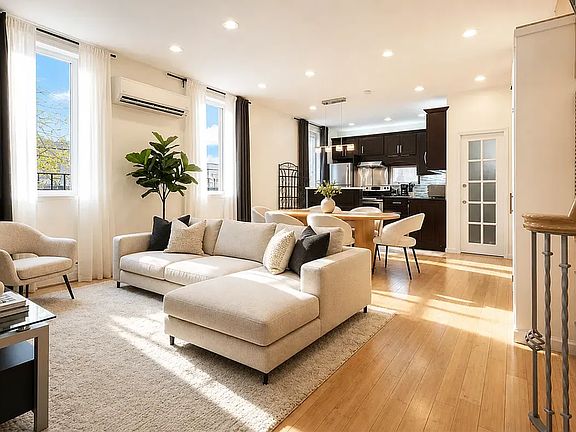 3rd image of 318 E 62nd St #4C