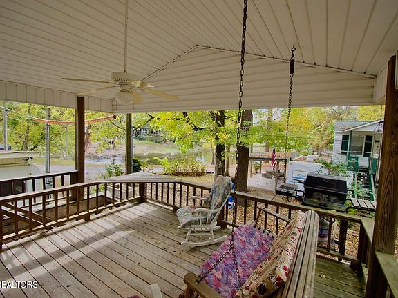 3rd image of 4 Carnes Rd